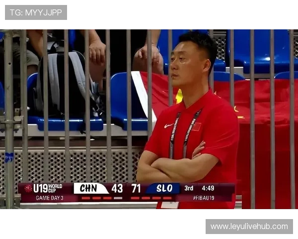 中国男篮U19主教练曲绍斌现身南沙“区BA”，与球迷互动推动篮球教育