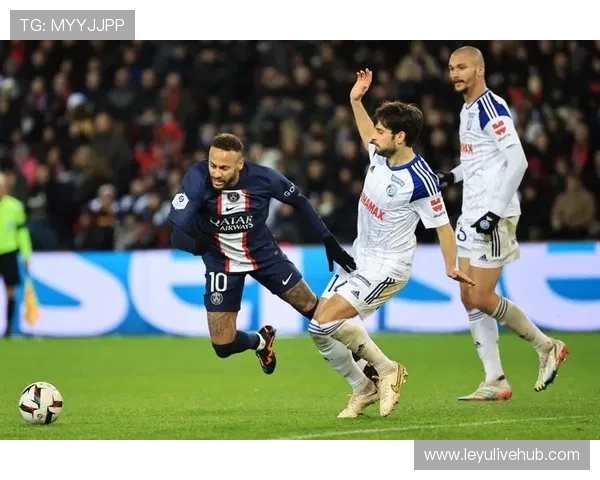 斯特拉斯堡1-2巴黎圣日耳曼，马尤卢与门德斯建功助客队六连胜